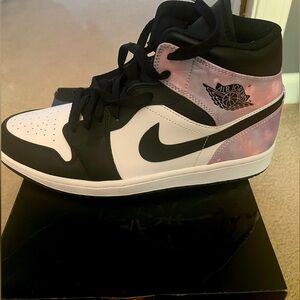 New in box AIR Jordan 1 MID SE size 11.